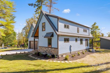 New construction Single-Family house 154 Osceola Rd, Hendersonville, NC 28739 - image