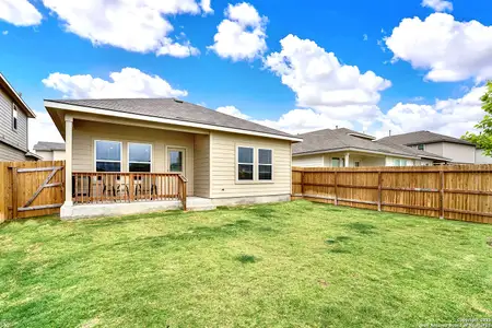 New construction Single-Family house 125 Legendary Trl, Floresville, TX 78114 - image