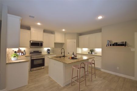 New construction Single-Family house 1737 E Lake Dr, Huntsville, TX 77340 - image 10
