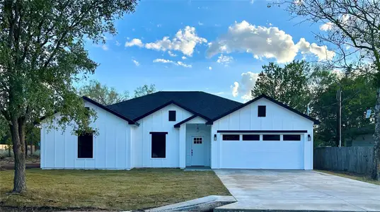 New construction Single-Family house 115 W Pauwela Ln, Bastrop, TX 78602 - image
