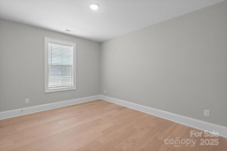 New construction Single-Family house 6910 Providence Ln W, Charlotte, NC 28226 - image 18