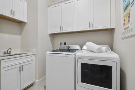 Laundry room with sink & storage