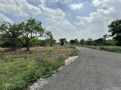 New construction Single-Family house 2337 Paisano Trl, Beeville, TX 78102 - image