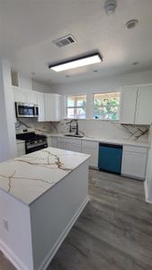 New construction Single-Family house 1010 Linden St, La Marque, TX 77568 - image