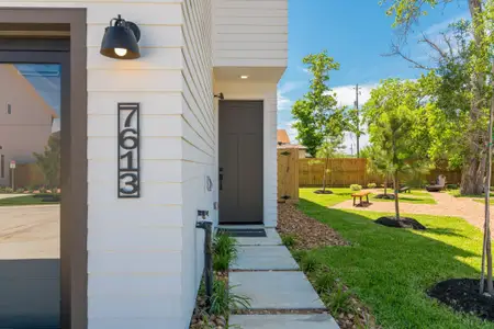 New construction Single-Family house 7613 Victory Reserve St, Houston, TX 77088 - image 3