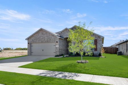 New construction Single-Family house 1903 Mohican Dr, Cleburne, TX 76033 Hamilton- photo 1 1