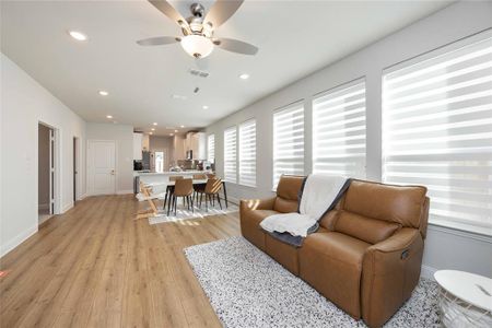 New construction Single-Family house 11432 Chepstow Crescent Ct, Frisco, TX 75035 plan Symmetry D377 - image 18