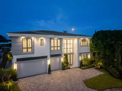 New construction Single-Family house 700 Ne 29Th Pl, Boca Raton, FL 33431 - image