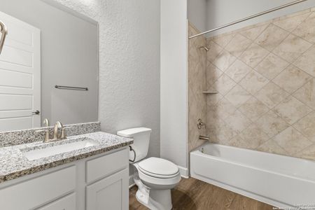 New construction Single-Family house 176 Burning Star Blvd, Castroville, TX 78009 plan Plan 2305 - image 19