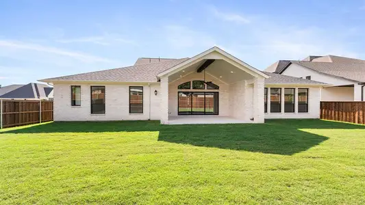 New construction Single-Family house 712 Bear Creek Dr, Hurst, TX 76054 plan 617A - image 3