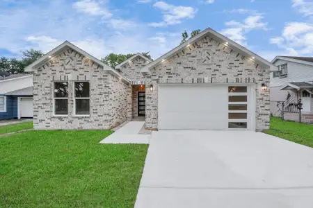 New construction Single-Family house 416 S 1St St, La Porte, TX 77571 - image