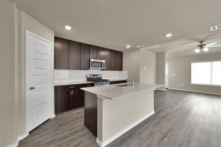 New construction Single-Family house 8130 Wollemi Pine Rd, Magnolia, TX 77354 plan RC Harper - image 5