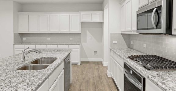New construction Single-Family house 1010 Longbow Trl, Justin, TX 76247 plan Thornbury - image 9