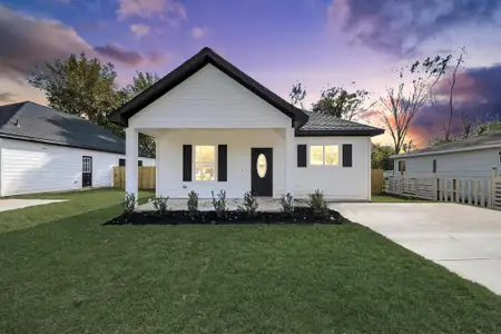 New construction Single-Family house 1813 Thompson St, La Marque, TX 77568 - image