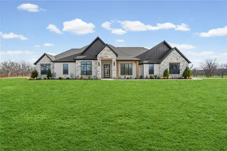 New construction Single-Family house 2012 Skylane Dr, Granbury, TX 76049 - image