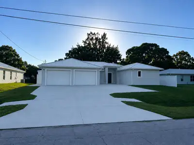 New construction Single-Family house 5913 Seagrape Dr, Fort Pierce, FL 34982 - image