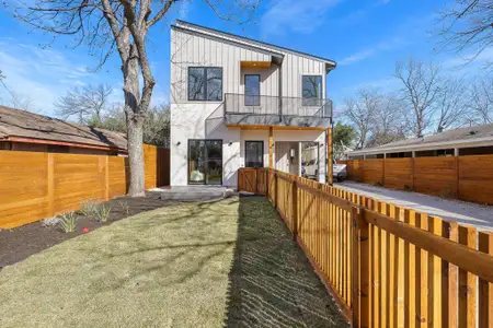 New construction Single-Family house 2906 E 4Th St, Unit 2, Austin, TX 78702 - photo 0