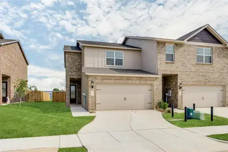 New construction Townhouse house 736 Carson Ln, Pilot Point, TX 76258 - image