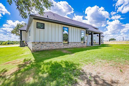 New construction Single-Family house 554 Helena Dr, Granbury, TX 76048 - image