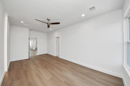 New construction Single-Family house 2210 Diagonal Ln, Houston, TX 77051 - image 18