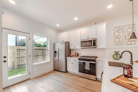 New construction Single-Family house 9529 Beckley, Houston, TX 77088 - image 8