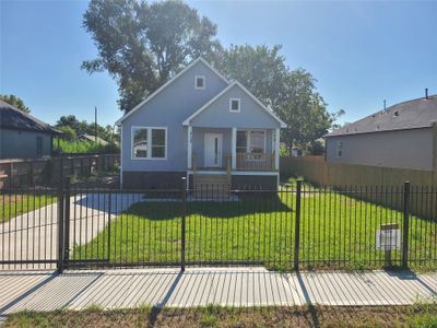 New construction Single-Family house 4108 Russell St, Houston, TX 77026 - image