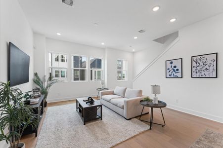 New construction Single-Family house 8303 Springwood Creek Ln, Houston, TX 77055 - image 7