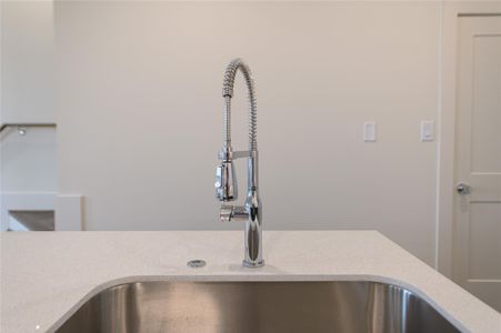 New construction Single-Family house 879 Rachel St, Unit B, Houston, TX 77091 - image 8