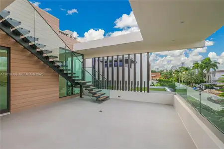 New construction Single-Family house 1092 N Venetian Dr, Miami, FL 33139 - image