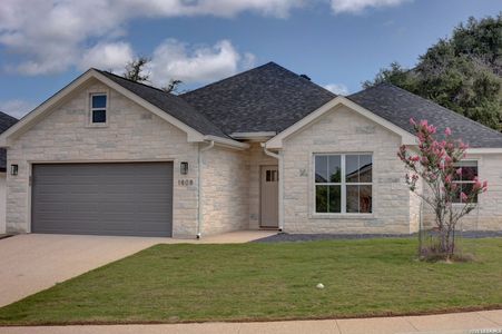 New construction Single-Family house 1808 Chateau Ln N, Kerrville, TX 78028 - image
