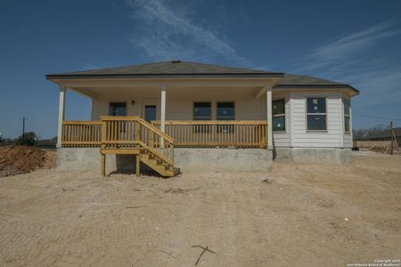 New construction Single-Family house 112 Cheyenne Dr, Floresville, TX 78114 null- photo 10 10