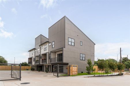 New construction Townhouse house 11920 E Hoa Sen Circle Circle, Houston, TX 77072 - photo 0