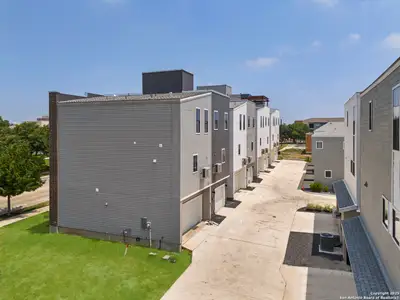 New construction Townhouse house 7924 Kennedy Hl, San Antonio, TX 78235 - image