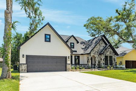 New construction Single-Family house 245 Montclaire Dr, West Columbia, TX 77486 null- photo 1 1