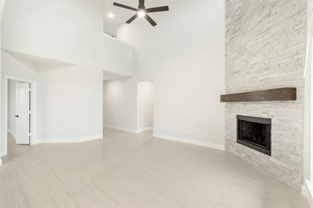 New construction Single-Family house 215 Comanche Trl, Alvarado, TX 76009 Rose III- photo 5 5