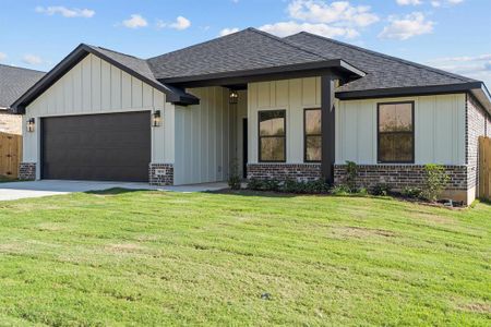New construction Single-Family house 16517 Crossing Cir, Lindale, TX 75771 - image