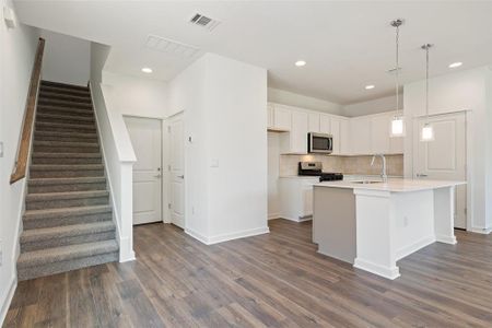 New construction Condo/Apt house 517B Burlington Dr, Buda, TX 78610 - photo 13 13