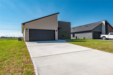 New construction Single-Family house 1304 Sailfish Dr, Bay City, TX 77414 - image