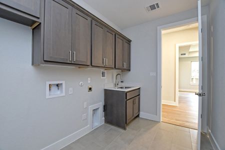 New construction Single-Family house 3301 Emerald Lake Path, Georgetown, TX 78628 plan Sapphire - image 10