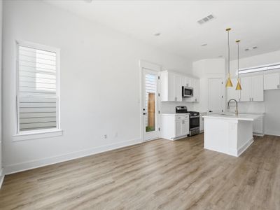 New construction Single-Family house 8914 Sunshine Laverne Ln, Houston, TX 77080 - image 17