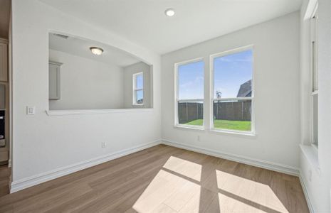 Airy dining room*real home pictured