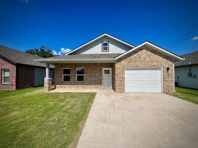 New construction Single-Family house 813 Sayle St, Greenville, TX 75401 null- photo 0
