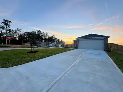 New construction Single-Family house 16734 Largetooth Aspen Ln, New Caney, TX 77357 plan Oakridge - image