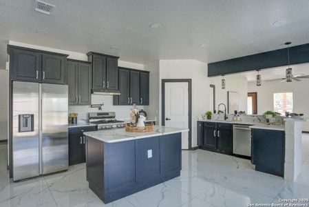 New construction Single-Family house 140 County Rd 6871, Natalia, TX 78059 - image