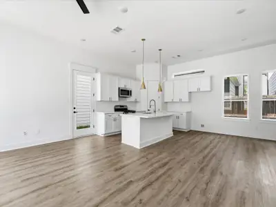 New construction Single-Family house 8914 Sunshine Laverne Ln, Houston, TX 77080 - image 16