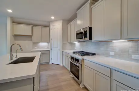 New construction Single-Family house 625 Broomsedge St, New Braunfels, TX 78130 plan Fiji - image 6