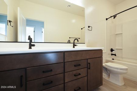 Tri Pointe Annecy 751 - Bathroom 2-001ML