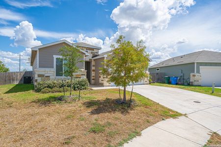 New construction Single-Family house 632 Candace Ct, Seguin, TX 78155 plan Sheffield - image