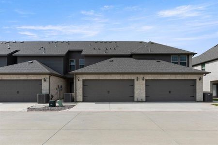 New construction Townhouse house 4509 Avion Dr, Sanger, TX 76266 - image