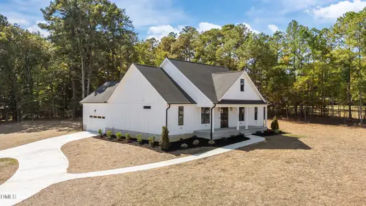 New construction Single-Family house 582 Harnett Central Rd, Fuquay Varina, NC 27526 - image